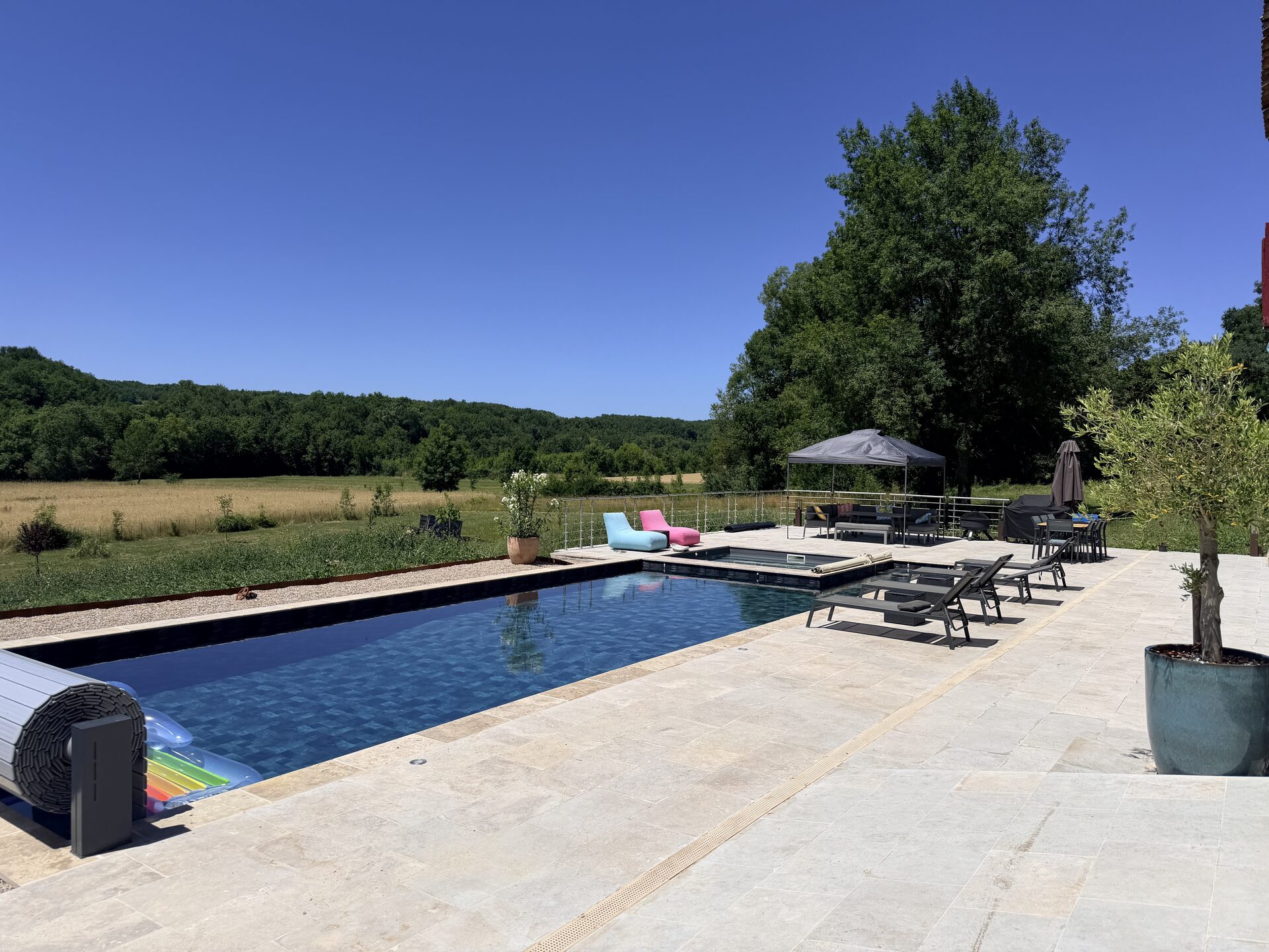 Terrasse et piscine